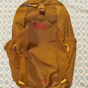 REI Co-op (Kid) Tarn 12 Backpack